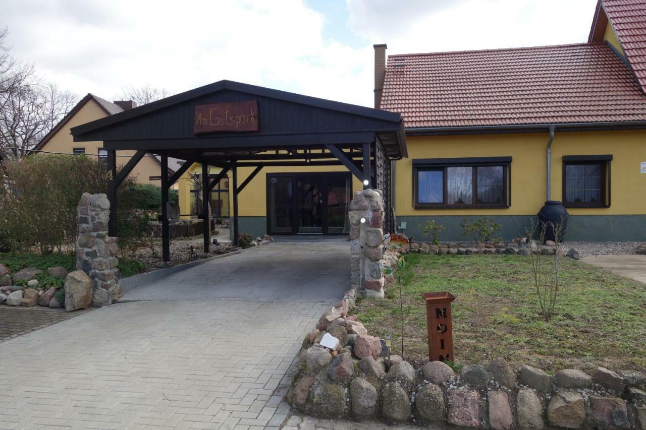 Ferienhaus "Am Gutspark" Alt Tucheband Exterior foto
